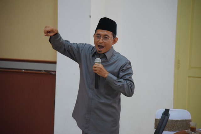 
 Anggota Komisi VIII DPR RI Bukhori Yusuf saat pertemuan Tim Kunjungan Kerja Spesifik Komisi VIII DPR RI di Kota Jantho, Aceh Besar, Aceh, Rabu (15/9/2021). (Andri/Bogordaily.net)