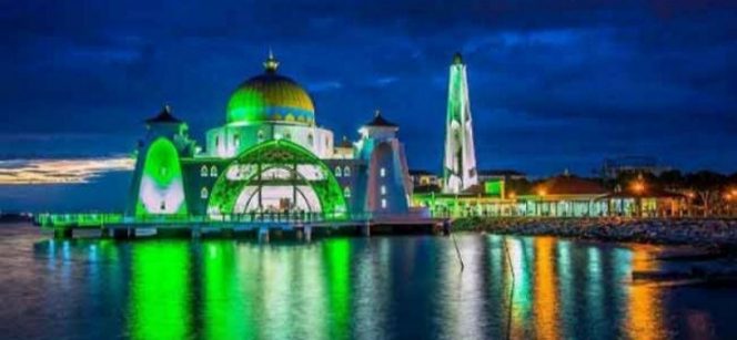 
 Inilah Masjid Selat Malaka yang Terlihat Cantik dan Unik.(Istimewa/Bogordaily.net)