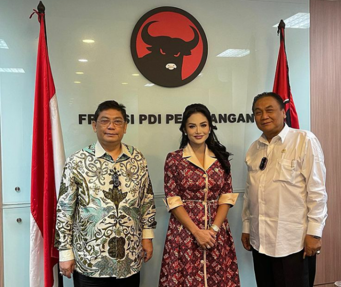 
 Krisdayanti diminta untuk menemui Ketua Fraksi PDI Perjuangan DPR Utut Adianto dan Sekretaris Fraksi PDI Perjuangan DPR Bambang Wuryanto, Jumat 17 September 2021. (Istimewa/Bogordaily.net)