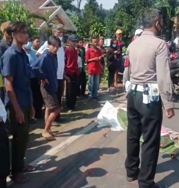 Polisi Buru Sopir Truk Penabrak Remaja Pembuat Konten