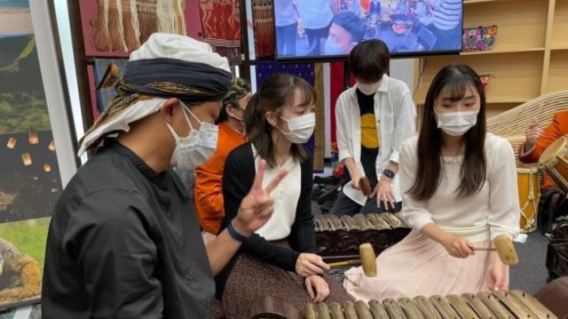 Catat Nih! Di Tokyo Mahasiswa Jepang Belajar Bahasa Sunda dan Tari Jaipong