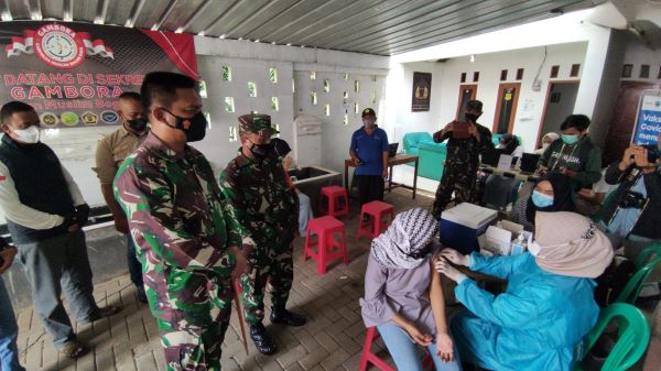 Kodim 0606/Kota Bogor Blusukan ke Ponpes untuk Vaksinasi Santri