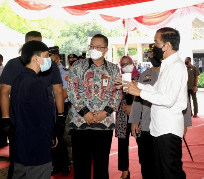 Presiden Jokowi Sapa Peserta Vaksinasi Merdeka di IPB