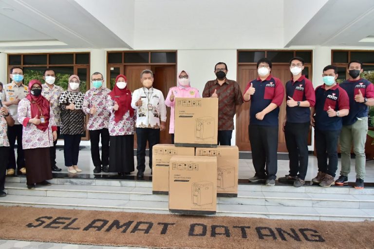 Bupati Bogor Terima Bantuan Oxygen Concentrator dari Artha Graha Peduli