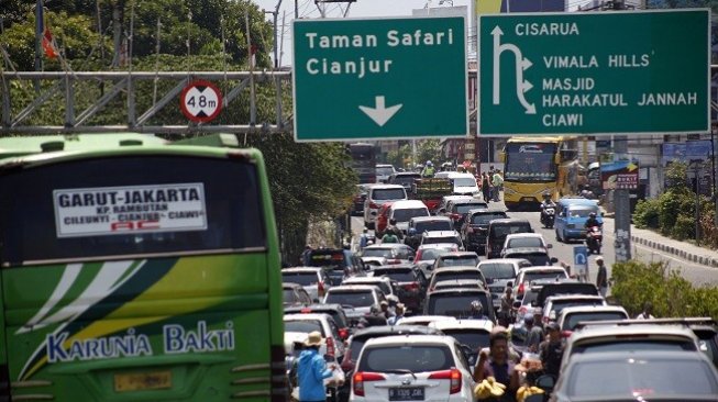 Uji Coba Ganjil Genap di Hari Kedua, Kemacetan Parah di Simpang Gadog