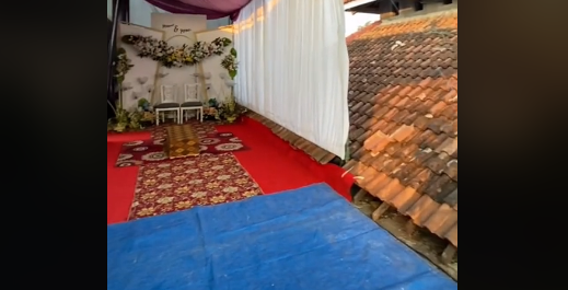 Gegera PPKM Diperpanjang, Pasangan Pengantin Ini Gelar Resepsi Pernikahan di Atas Rumah
