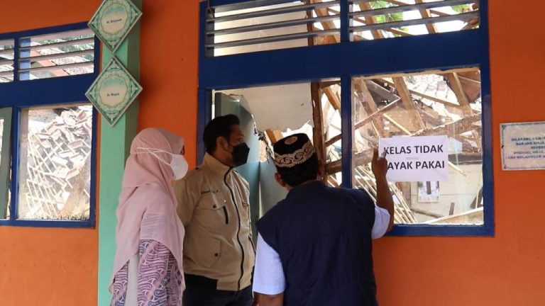 Ambruk Jelang PTM, Komisi IV DPRD Kota Bogor Langsung Sidak SDN Otista
