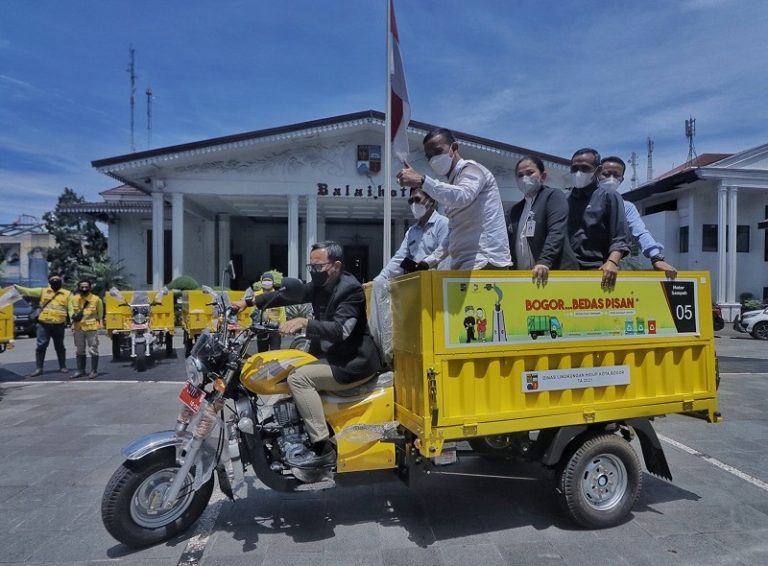 Demi Kebersihan, DLH Kota Bogor Hibahkan 68 Motor Sampah