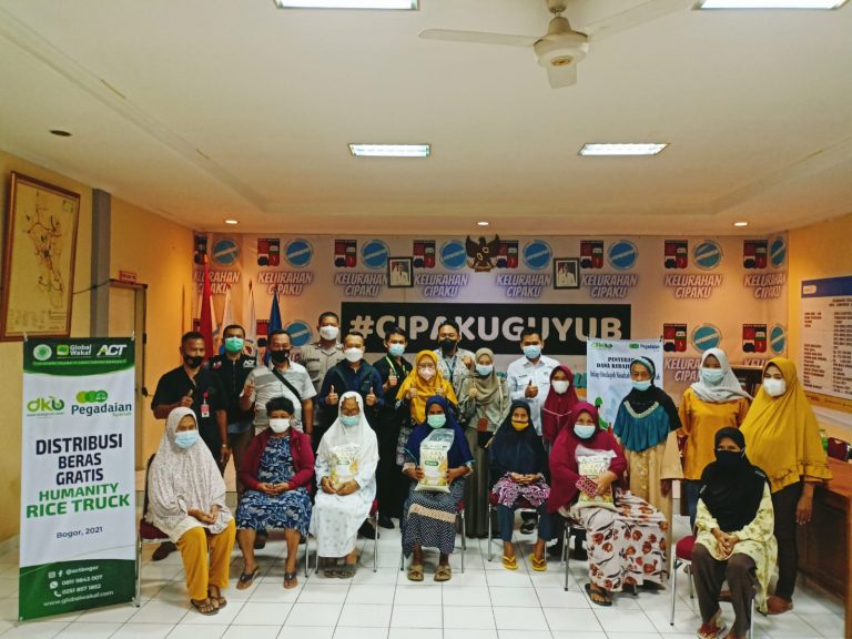 Gandeng Pegadaian Syariah, ACT Bogor Salurkan 2 Ton Beras di “Humanity Rice Truck 2.0”