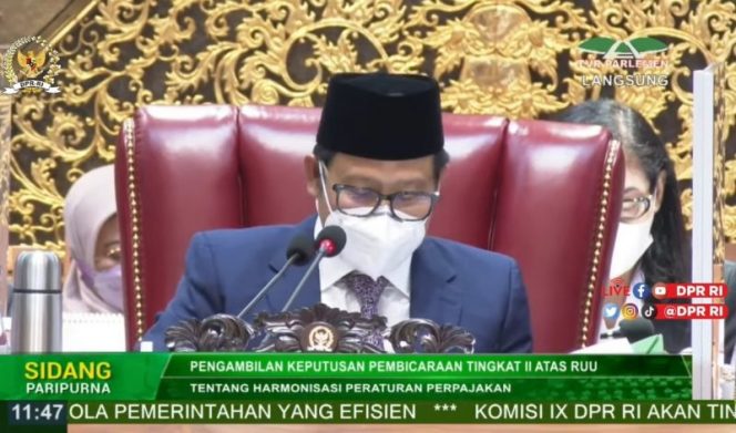 
 Wakil Ketua DPR RI Muhaimin Iskandar pada Rapat Paripurna DPR RI Ke-7 Masa Persidangan I Tahun Sidang 2021-2022 secara resmi mengesahkan Undang-Undang atau Undang-Undang Harmonisasi Peraturan Perpajakan (HPP) di Gedung Nusantara II, Jakarta, Kamis, 7 Oktober 2021. (Istimewa/Bogordaily.net)