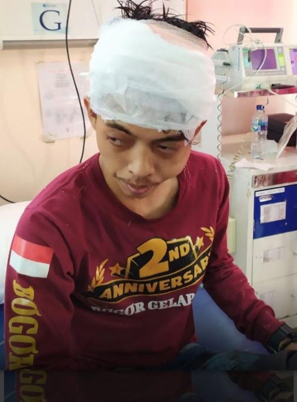 
 Disabet Clurit Milik Geng Motor, Dua Pemuda Dibawa ke Rumah Sakit