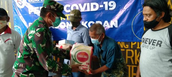 Kodim 0606/Kota Bogor Salurkan Bantuan Beras Sebanyak 1,5 Ton untuk Pengason dan Agen Koran