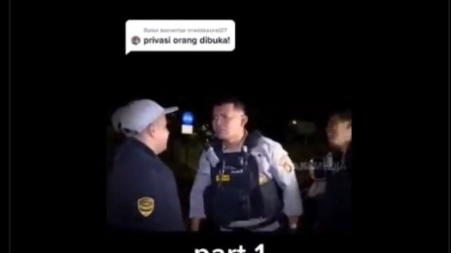 Video Perilaku Anggota Polisi Periksa Ponsel Viral