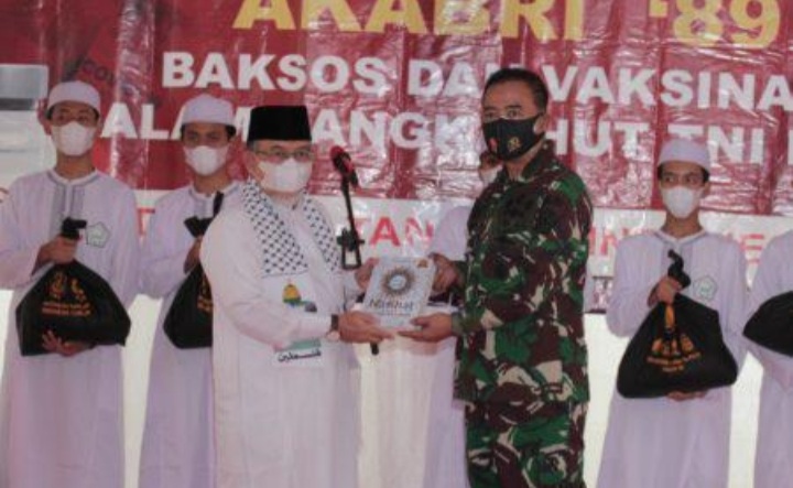 Alumni AKABRI 1989, Serahkan 1.000 Paket Sembako untuk Pesantren Al-Fatah