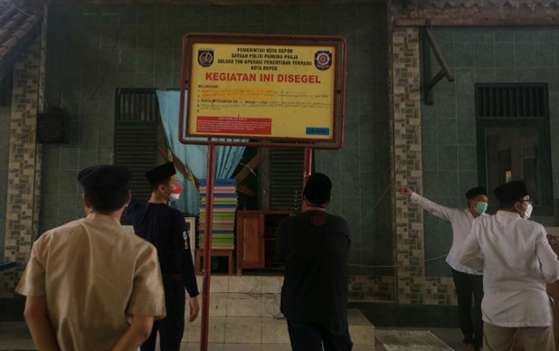 Satpol PP Kota Depok Segel Ulang Masjid Jamaah Ahmadiyah