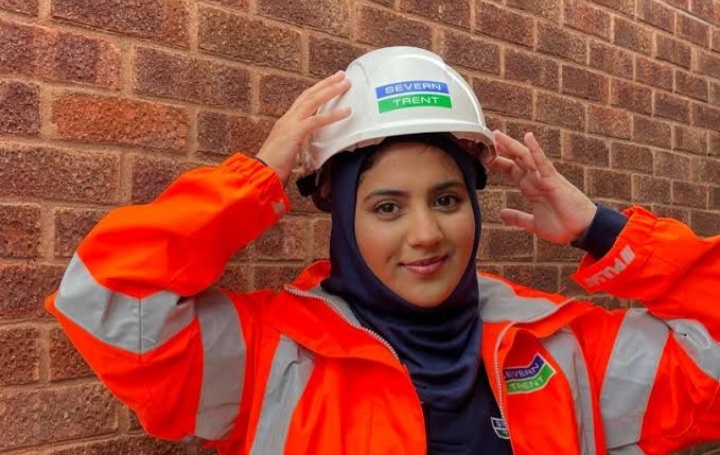 Insinyur Birmingham Rancang APD Muslimah Pertama untuk Pekerja Kontruksi