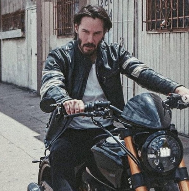 Bikin Kagum, Keanu Reeves Hadiahkan Jam Tangan Mewah untuk Stuntman