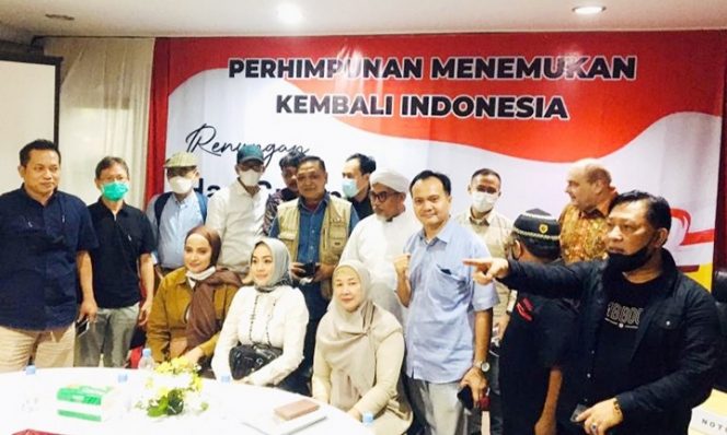 
 Para aktivis saat mendeklarasikan Perhimpunan Menemukan Kembali Indonesia (PMKI), Kamis (28 Oktober 2021).(moslemobsession/Bogordaily.net)