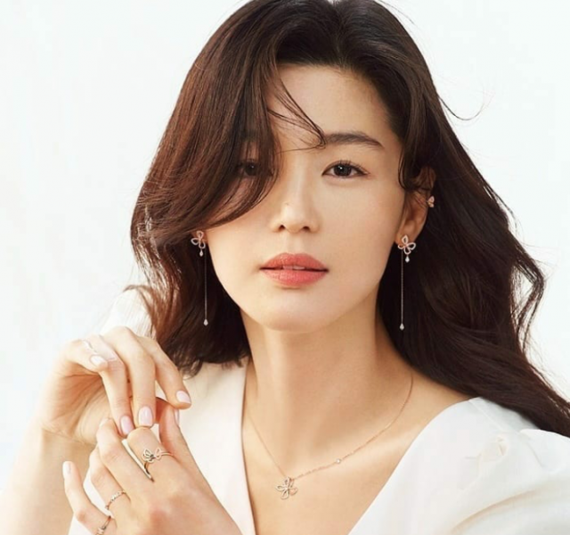 Netizen Sebut Kecantikan Aktris Jun Jihyun Melampaui Waktu