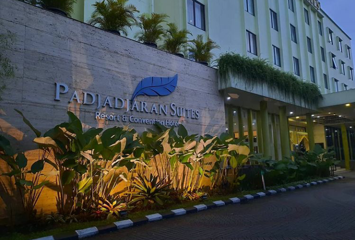 Dapatkan Keuntungan, Booking Kamar di Aplikasi Padjadjaran Suites Resort