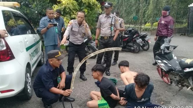 
 Tiga Bocah Karawang ditangkap saat begal motor. (Inews/Bogordaily.net)