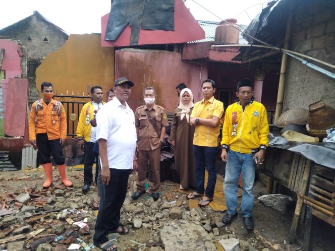 
 Puluhan rumah warga di Kampung Babakan RT 2/RW 10, Desa Harkatjaya, Kecamatan Sukajaya mendapat perhatian dari Wakil Ketua DPRD Kabupaten Bogor Aan Triana Al Muharom. (Istimewa/Bogordaily.net)