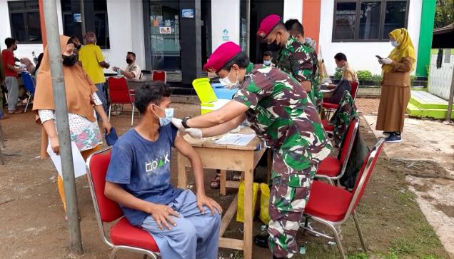 Percepat Target Vaksinasi, TNI AL Terjunkan Nakes ke Masyarakat