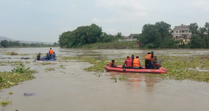 Perahu BPBD Terbalik, 6 Orang Hilang di Bengawan Solo