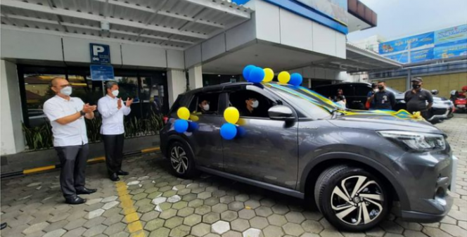 
 Wah! Nasabah BJB Kota Bogor Terima Hadiah Satu Unit Mobil