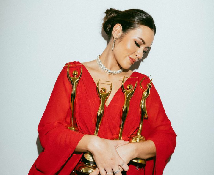 Keren! Raisa Borong 4 Penghargaan AMI Awards 2021