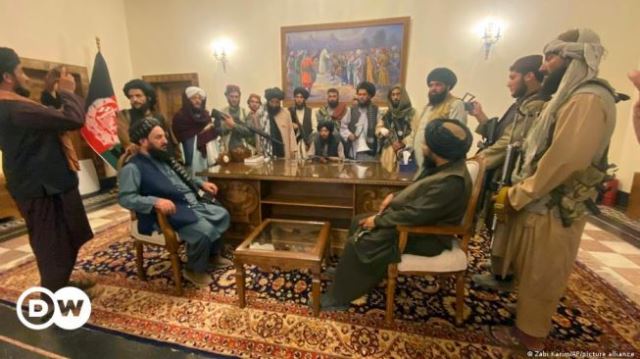 Taliban Larang Penggunaan Mata Uang Asing