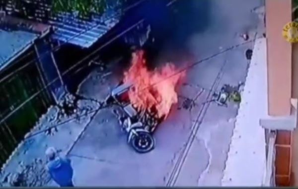 Motor dan Gerobak Baso Pak Amsur Ludes Terbakar, Warganet Galang Donasi