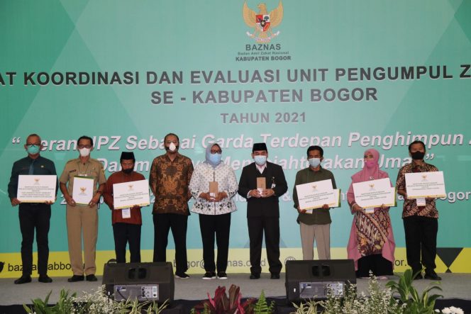 
 Bupati Bogor, Ade Yasin hadiri rapat koordinasi dan evaluasi dengan 610 Unit Pengumpul Zakat (UPZ) se-Kabupaten Bogor tahun 2021, Selasa 23 November 2021. (Istimewa/Bogordaily.net)