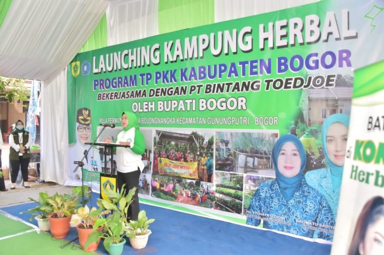 Resmikan Kampung Herbal, Ade Yasin Apresiasi Kesadaran Warga Pelihara Lingkungannya