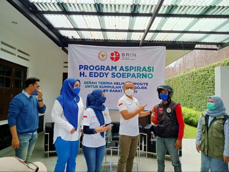 Kunjungan Ke Dapil, Eddy Soepono Bawa Oleh Oleh Helm, Ikan Lele dan “Air Limbah”