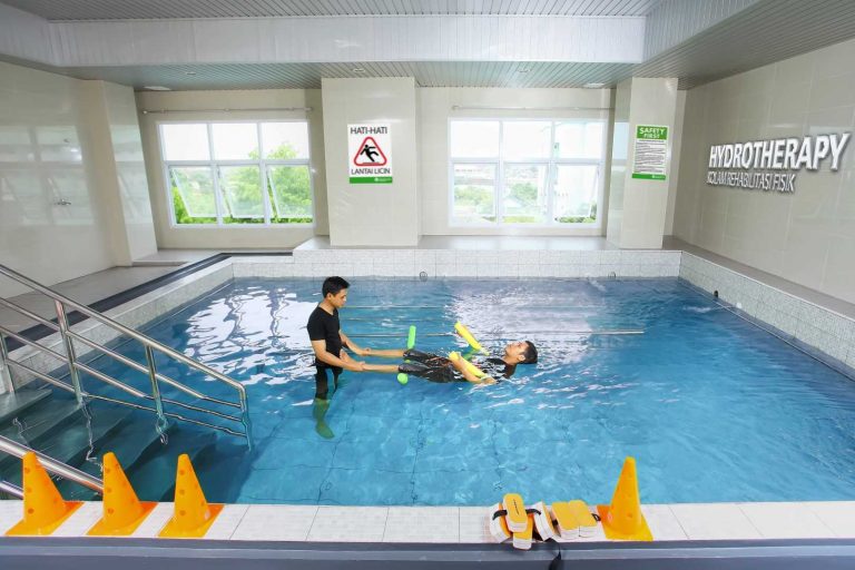 Tingkatkan Kualitas Hidup, Hidroterapi di Bogor Senior Hospital