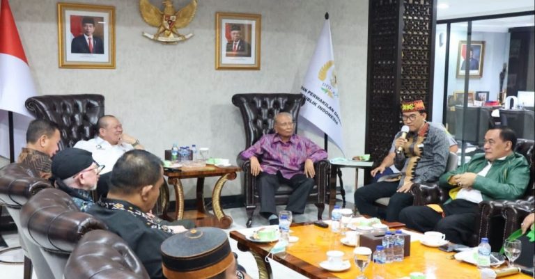 Ngadu ke Ketua DPD, Raja dan Sultan Nusantara Gugat PT 20 Persen ke MK
