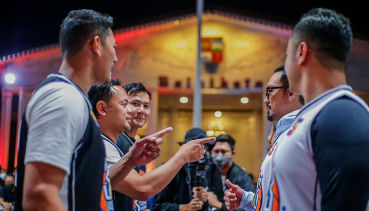 Denny Sumargo Terima Tantangan Bima Arya, Balaikota Bogor di Sulap Jadi Lapangan Basket