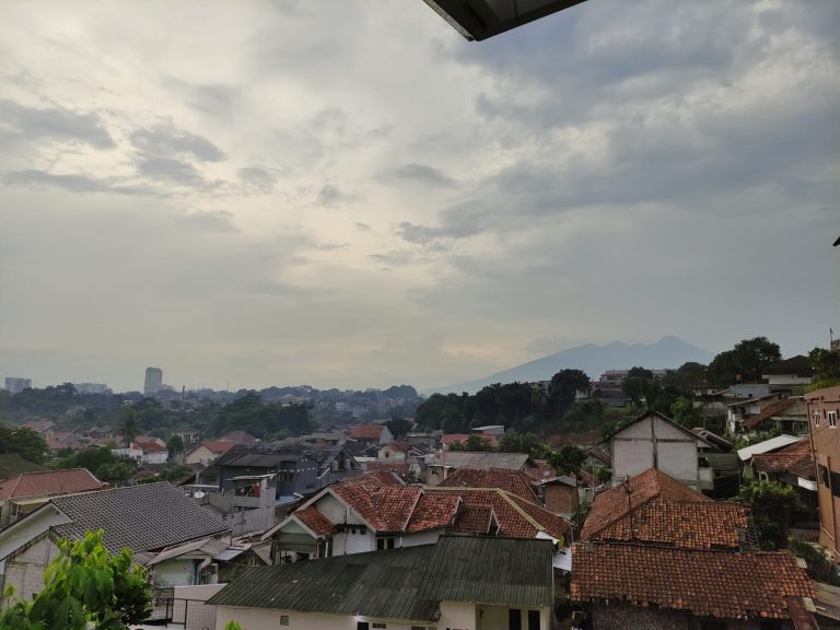 Hati-hati yang Mau Jalan-jalan, Sore Hari Kota Bogor di Guyur Hujan