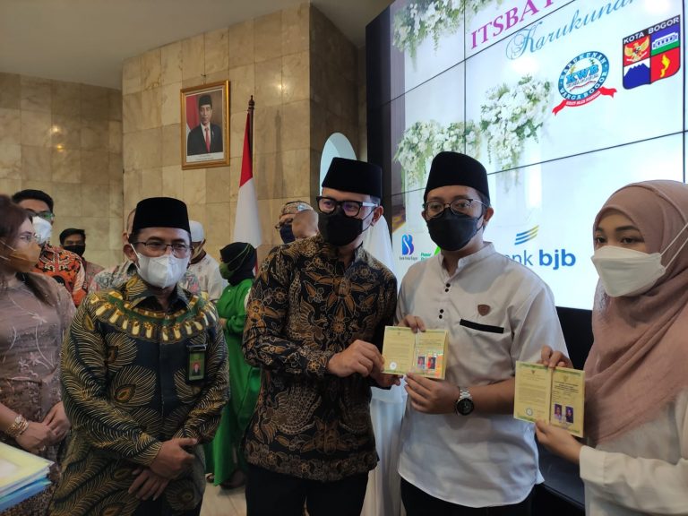 KWB Kota Bogor Berikan 43 Pasutri Surat Nikah