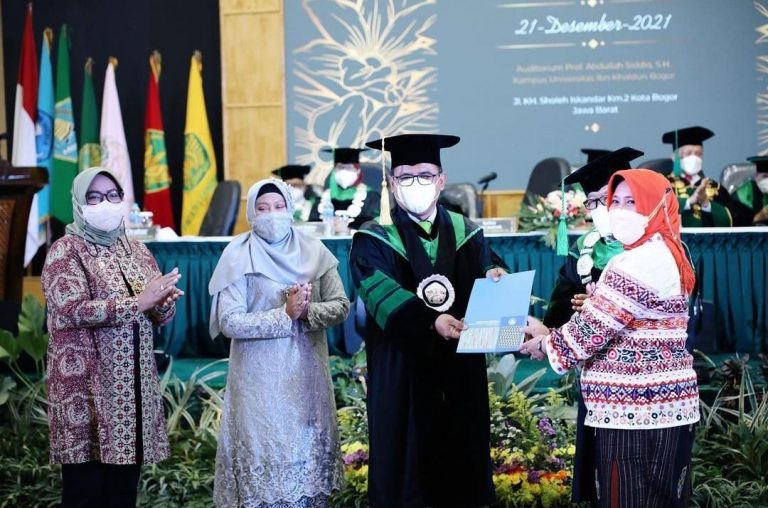 Keren, Rektor UIKA Bogor di Kukuhkan Sebagai Guru Besar di Bidang Pendidikan Luar Sekolah