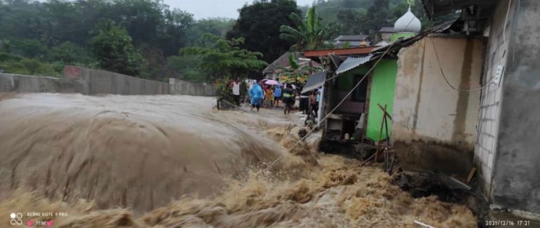 BMKG Ingatkan Cuaca Jawa Barat Berstatus Waspada dan Siaga, Hati-Hati Banjir!