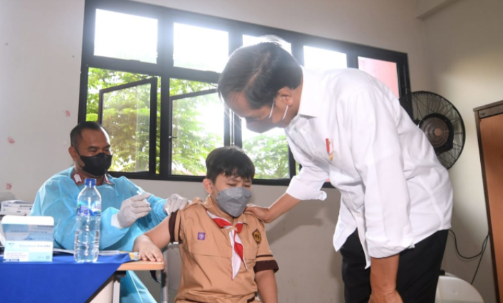 Presiden RI Jokowi Tinjau Vaksinasi Covid-19 untuk Anak Usia 6-11 Tahun