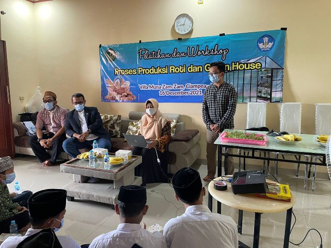 Universitas Ibn Khaldun Beri Pelatihan dan Workshop Kepada Masyarakat di Ciampea