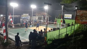 Suasana pertandingan turnamen bulutangkis yang digelar di lapangan terbuka.(Gibran/Bogordaily.net)