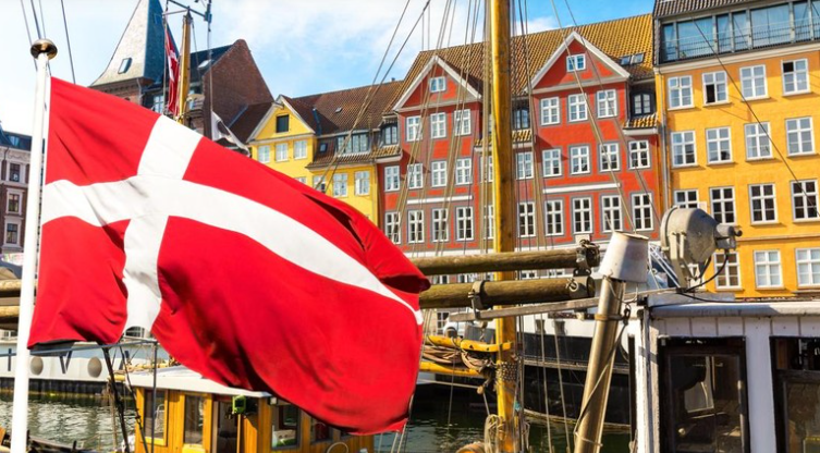Wow, Denmark Jadi Negara Pertama Bebaskan Masker