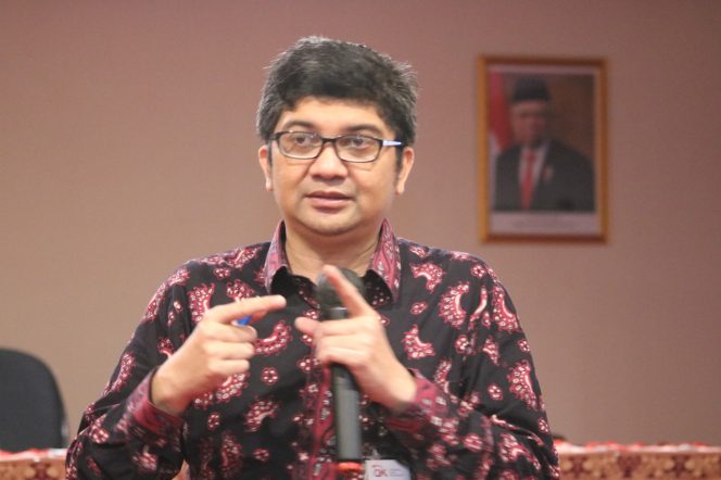 
 Kepala Otoritas Jasa Keuangan (OJK) NTB Rico Rinaldy. (radarlombok/Bogordaily.net)
