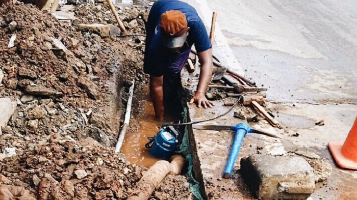 Tirta Pakuan Kota Bogor Perbaiki Pipa Dinas AC 12″ di Jalan Lawang Gintung