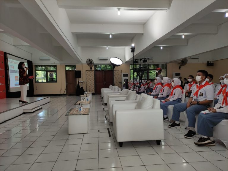 Shopee Mulai Kelas Perdana Program Bisnis Digital Bersama 245 Murid SMK Negeri 1 Bogor