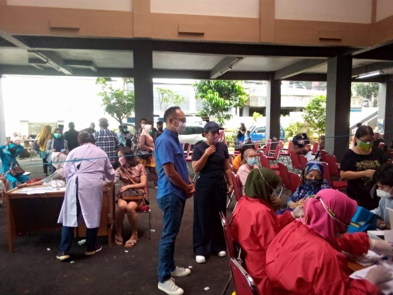 Terasa di Hati Warga, Fajari Hadir Dalam Pelaksanaan Vaksin Ketiga di Bogor Timur